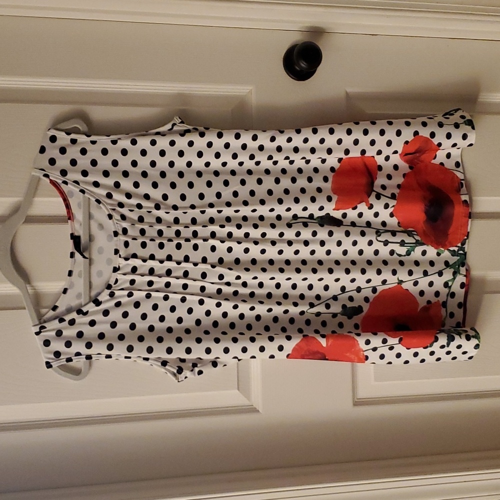 Lily by Firmiana Fashion women's sleeveless tunic top.  Size large.
